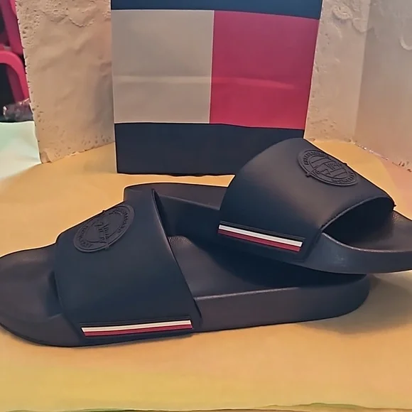 TOMMY HILFIGER - Picture 9 of 9